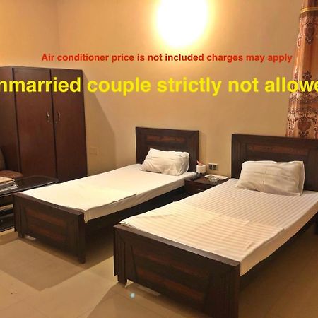 Babar House Hotel Faisalabad Buitenkant foto