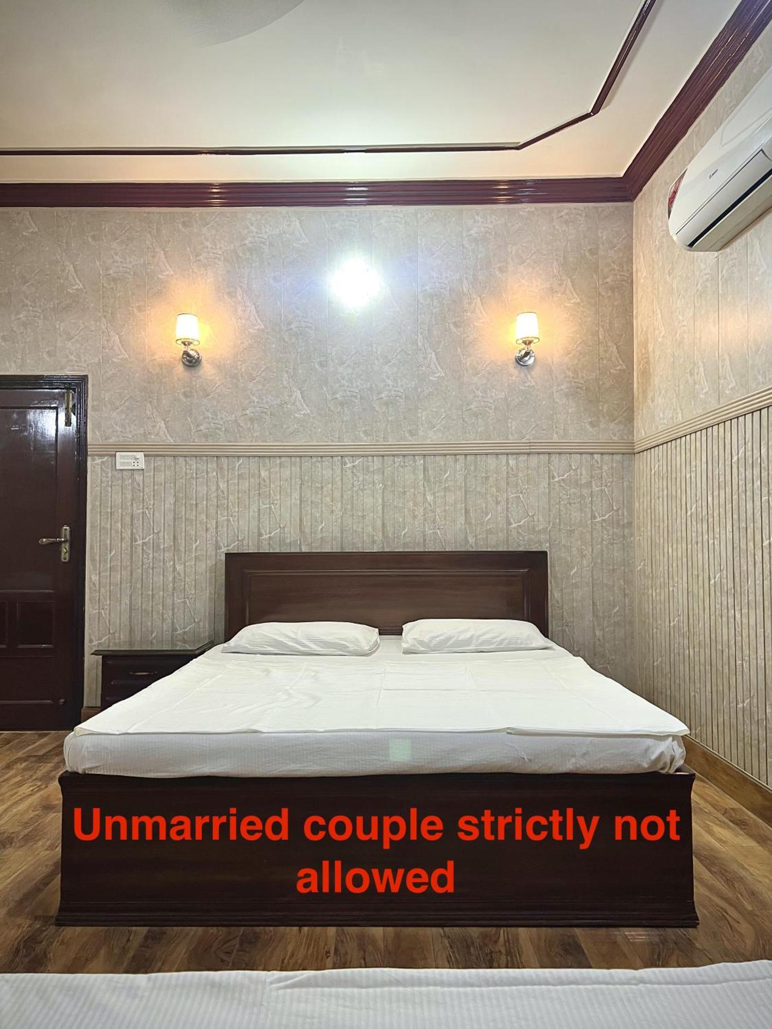 Babar House Hotel Faisalabad Buitenkant foto