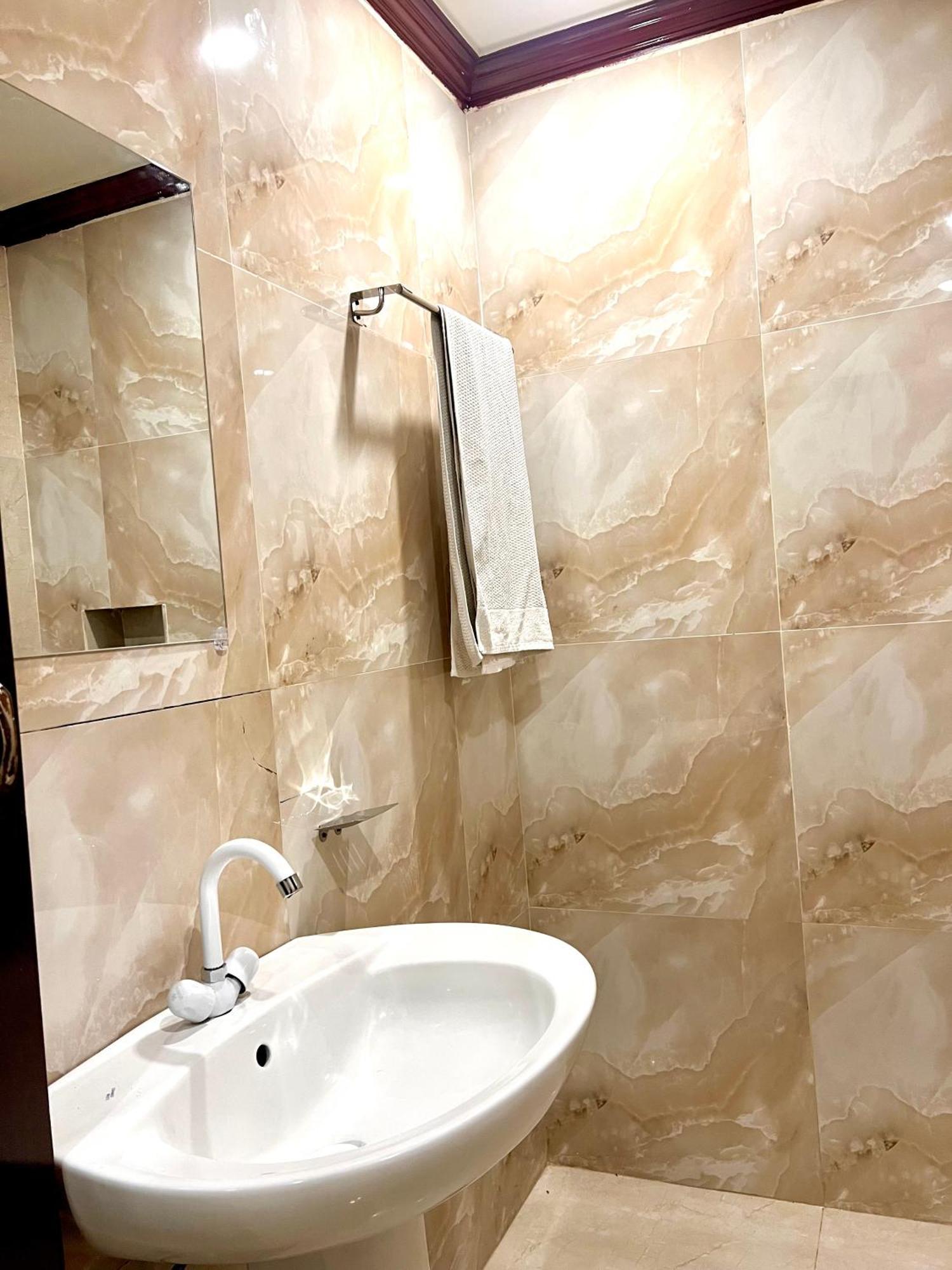 Babar House Hotel Faisalabad Buitenkant foto