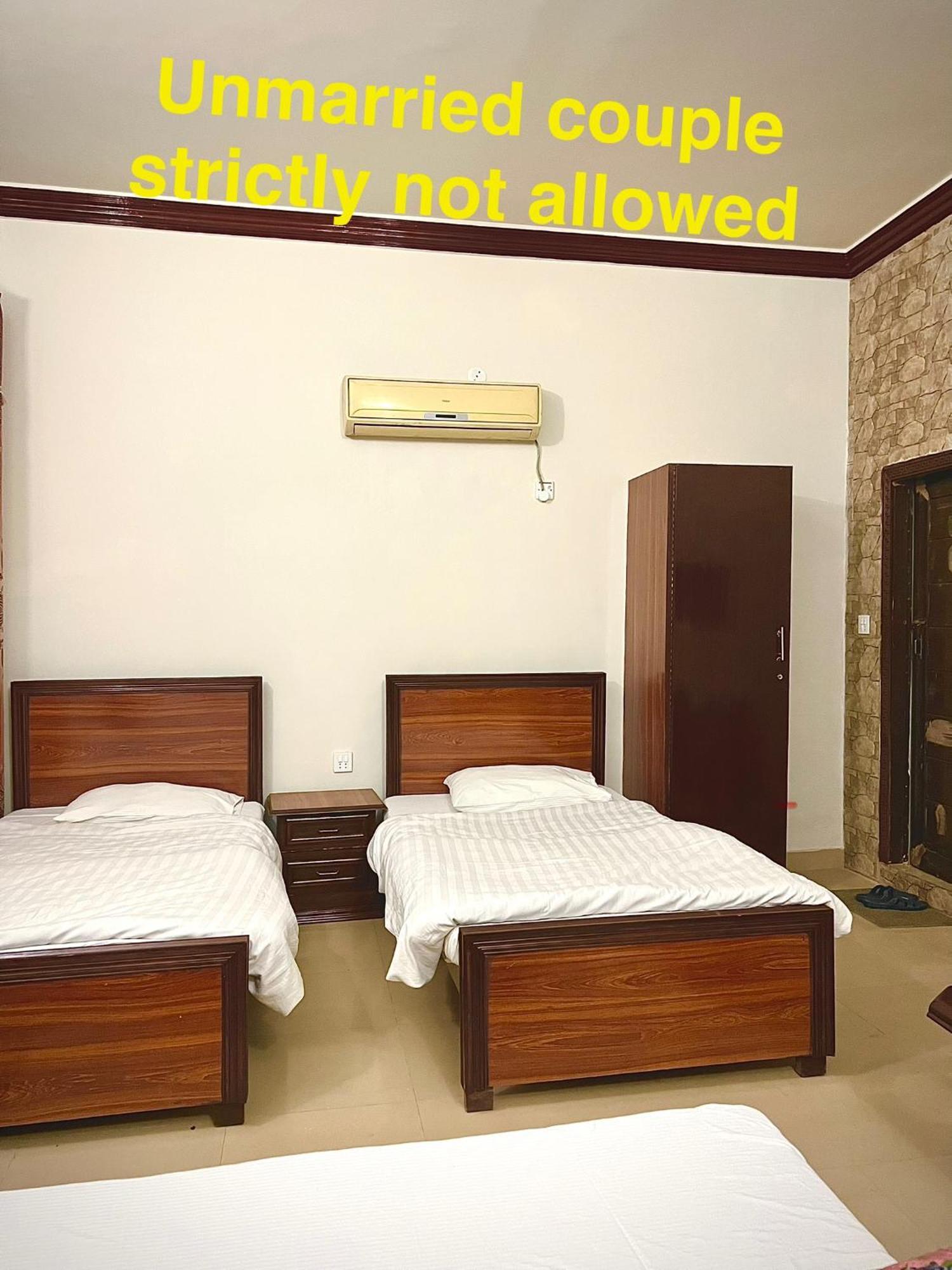 Babar House Hotel Faisalabad Buitenkant foto