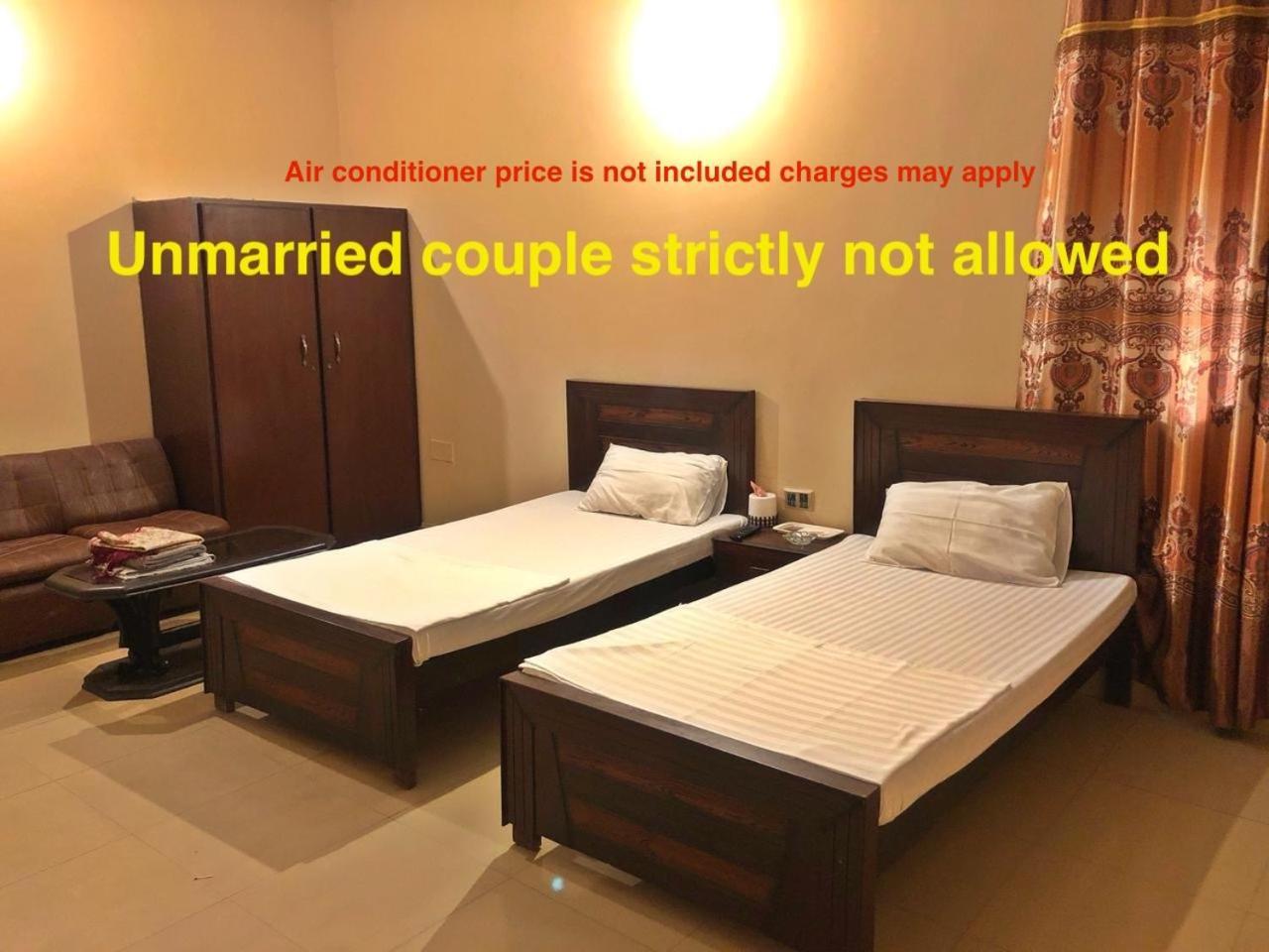 Babar House Hotel Faisalabad Buitenkant foto